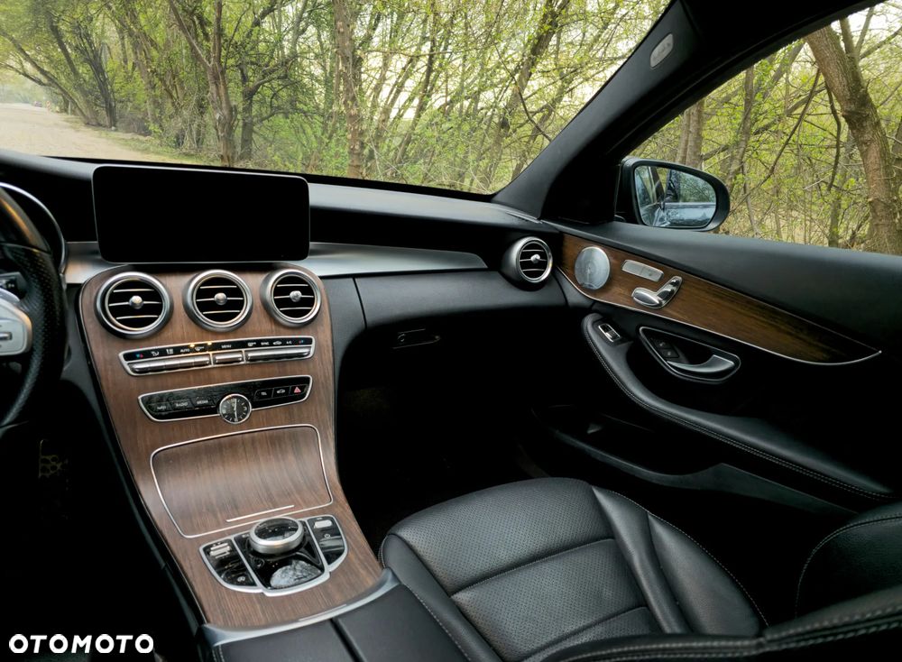 Mercedes-Benz Klasa C 300 9G-TRONIC AMG Line - 17