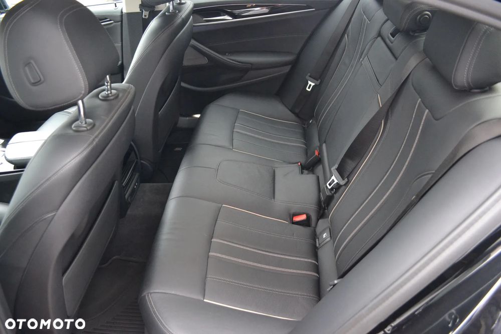 BMW Seria 5 530d xDrive Luxury Line - 11