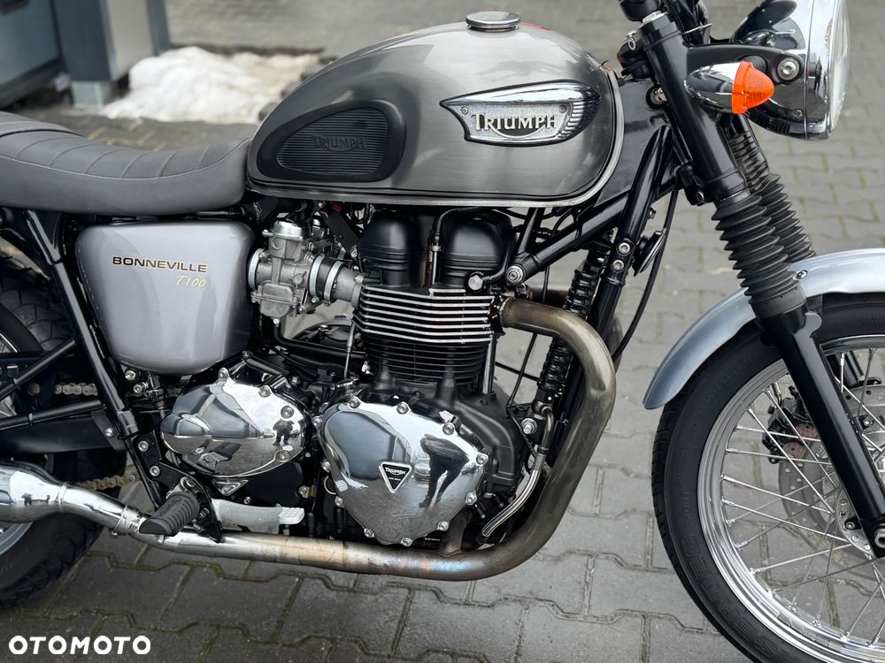 Triumph Bonneville - 26