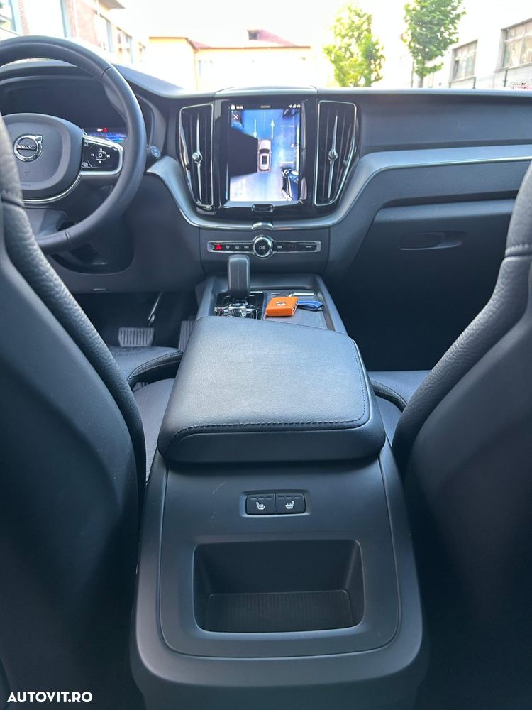 Volvo XC 60 B4 MHEV AT8 FWD Momentum - 10