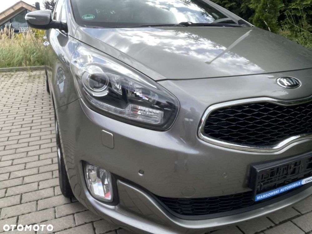 Kia Carens - 11
