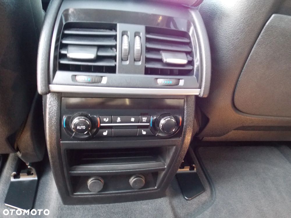 BMW X5 xDrive50i Sport-Aut - 34