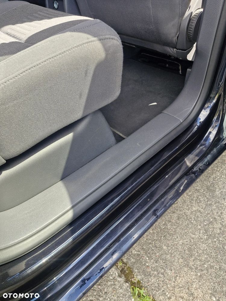 Volkswagen Touran 2.0 TDI DPF Highline DSG - 17