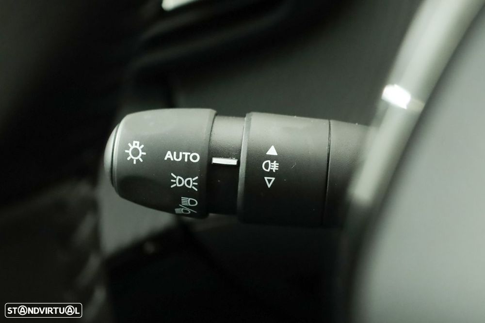 Peugeot 208 1.2 PureTech Allure - 17
