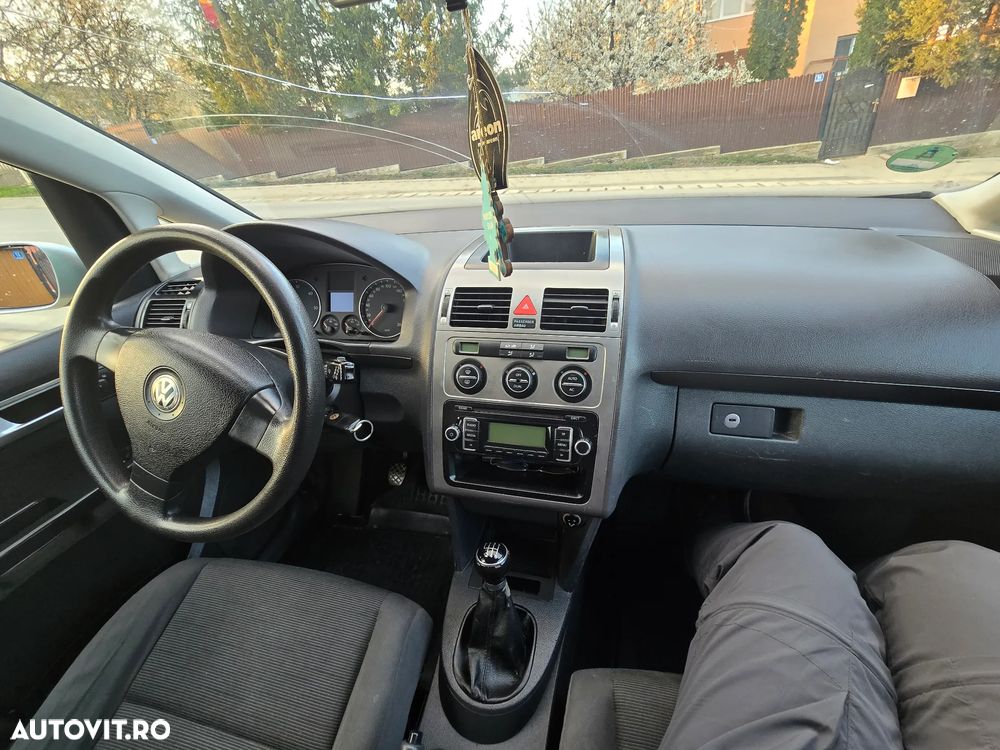 Volkswagen Touran - 17