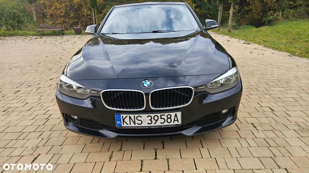 BMW Seria 3 2012 photo 2