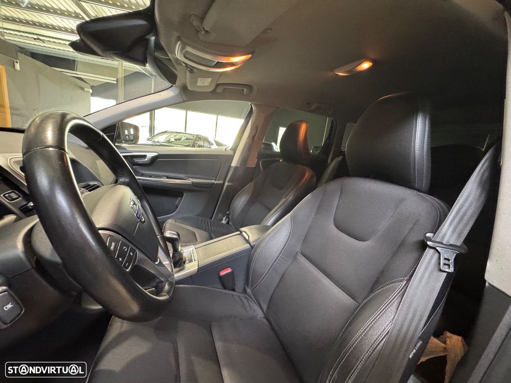 Volvo XC 60 2.0 D4 Momentum - 16
