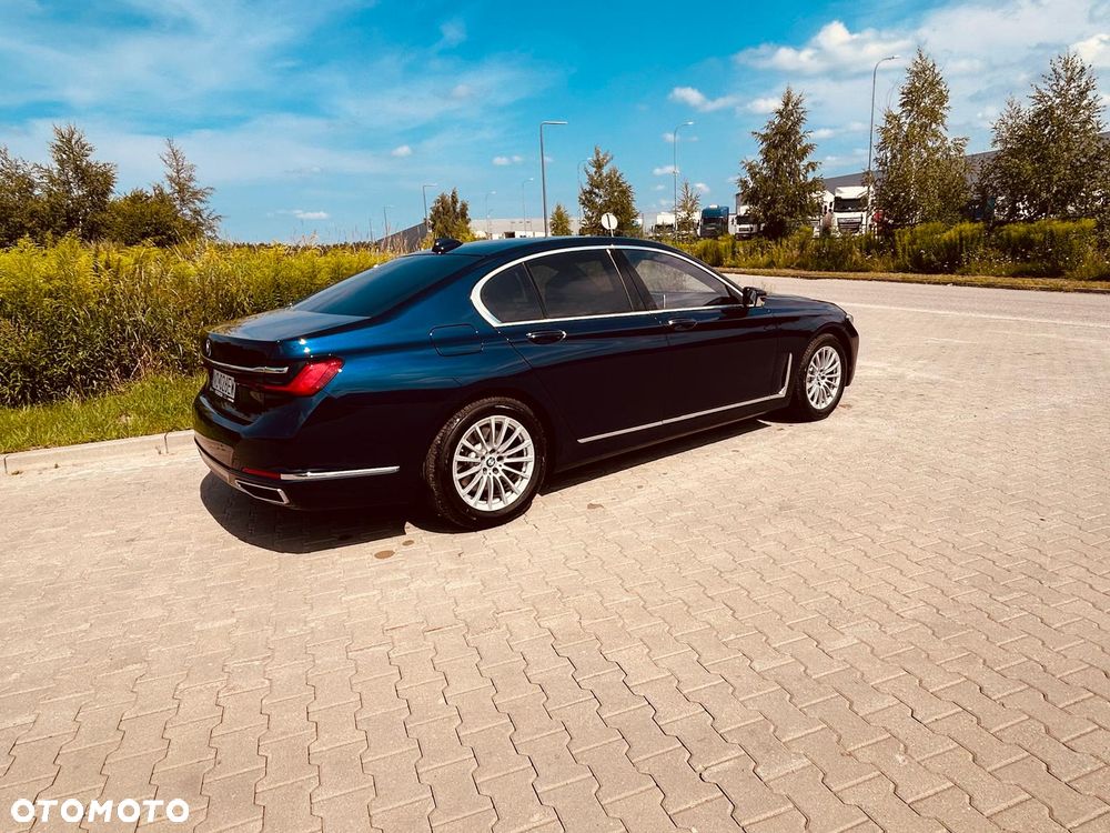 BMW Seria 7 730d xDrive mHEV - 8