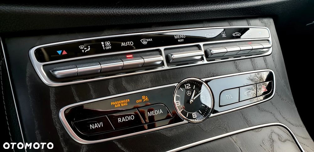 Mercedes-Benz Klasa E 220 d 9G-TRONIC - 32