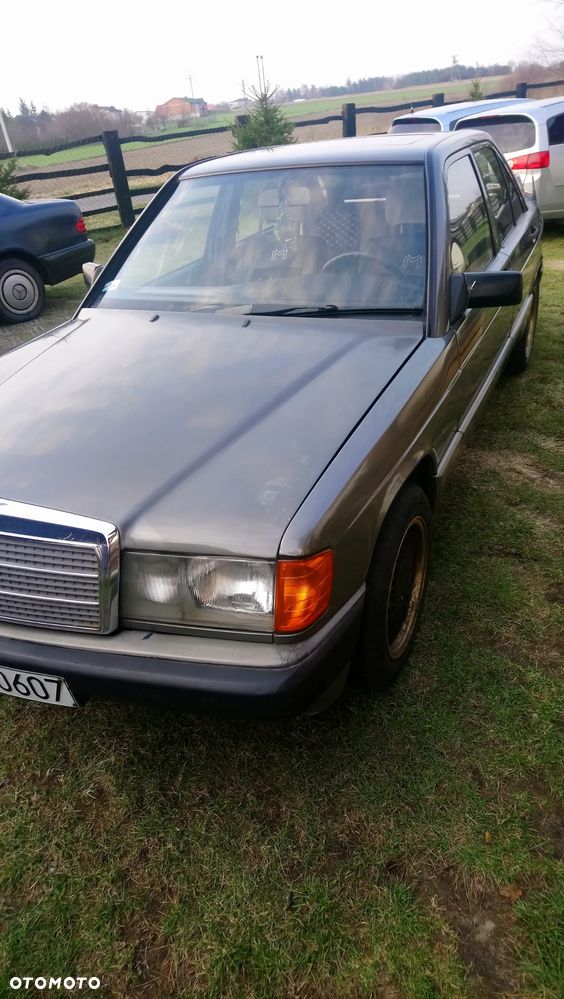 Mercedes-Benz W201 (190) - 1