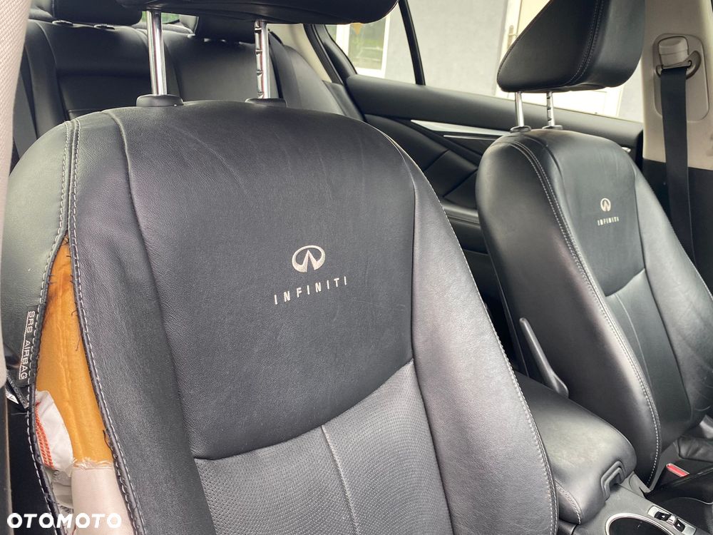 Infiniti Q50 2.2d - 24