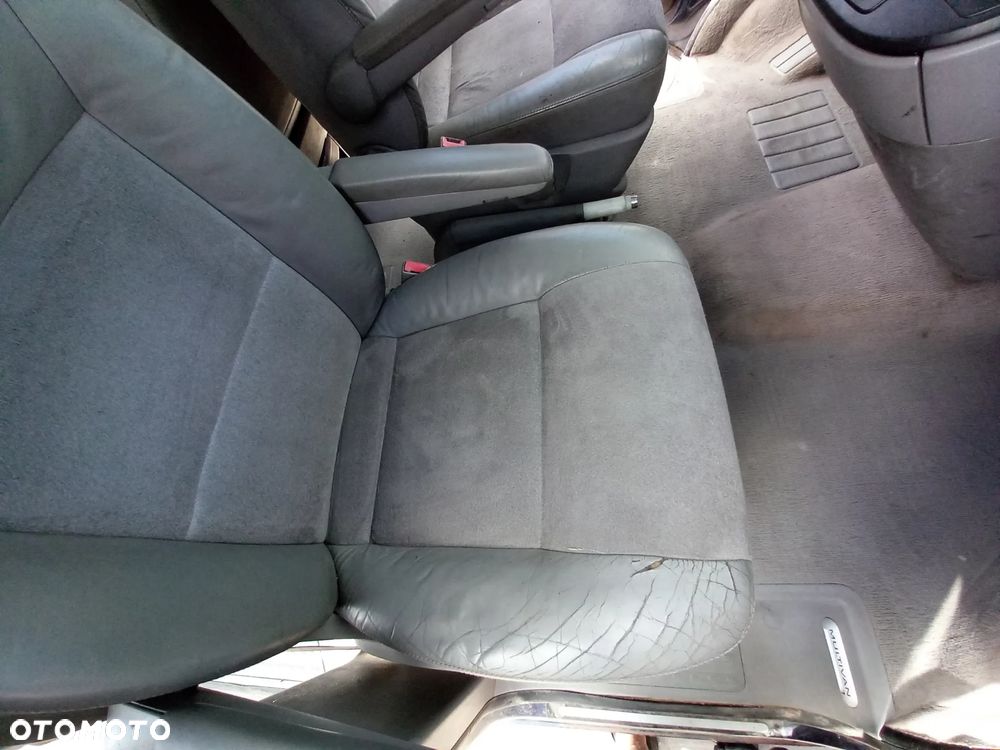 VW TRANSPORTER T5 MULTIVAN KOMPLETNA PRZEKŁADKA FOTELI DYWANÓW PODSUFITKI BOCZKI SŁUPKI NA MULTIVAN KOMPLET Z STOLIKIEM I ROLETĄ SKÓRA ALCANTARA - 24