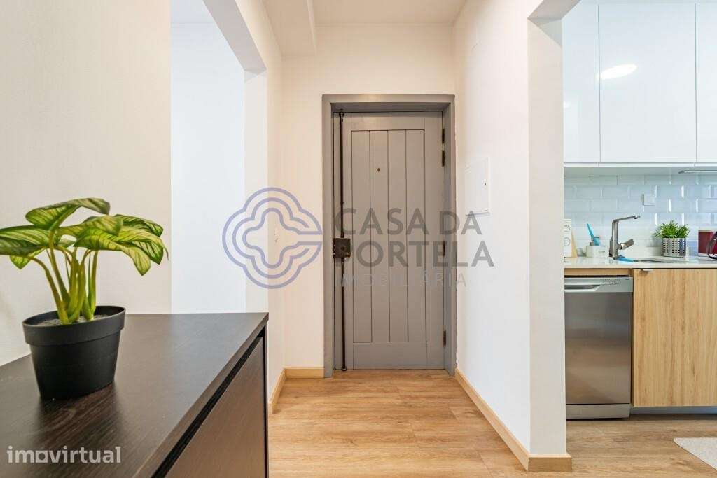Apartamento T2 totalmente renovado com lugar de garagem em Custóias - Grande imagem: 2/21