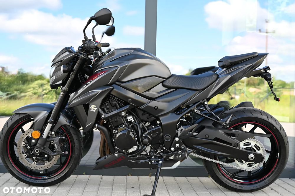 Suzuki GSX - 3