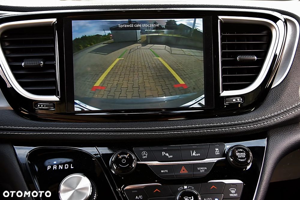 Chrysler Pacifica - 30