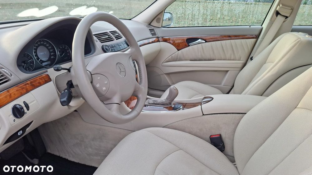 Mercedes-Benz Klasa E 350 7G-TRONIC Elegance - 27