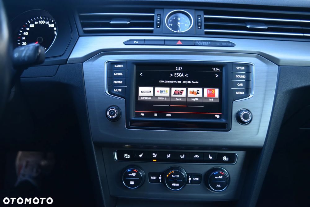 Volkswagen Passat - 17
