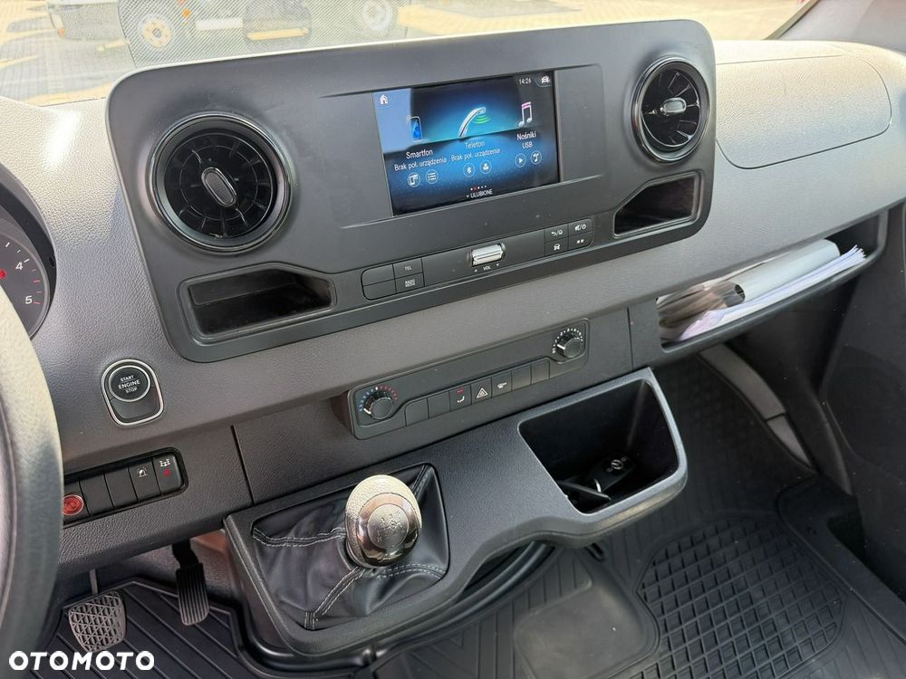 Mercedes-Benz Sprinter - 25