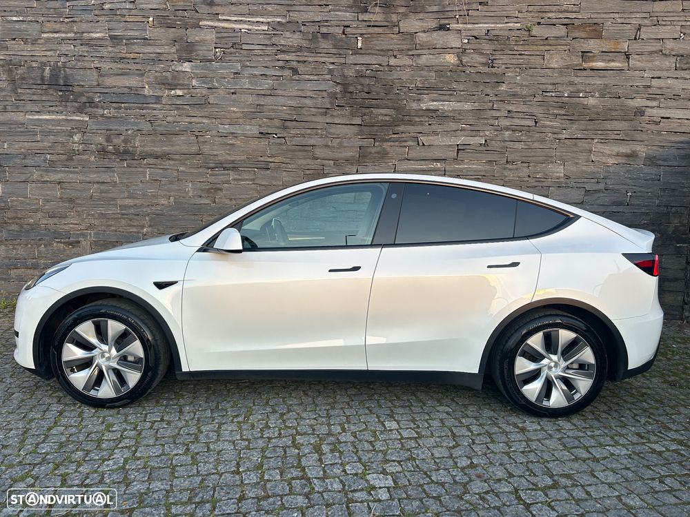 Tesla Model Y - 5