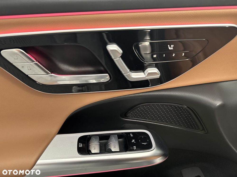 Mercedes-Benz Klasa E 300 de PHEV 4-Matic AMG 9G-Tronic - 12