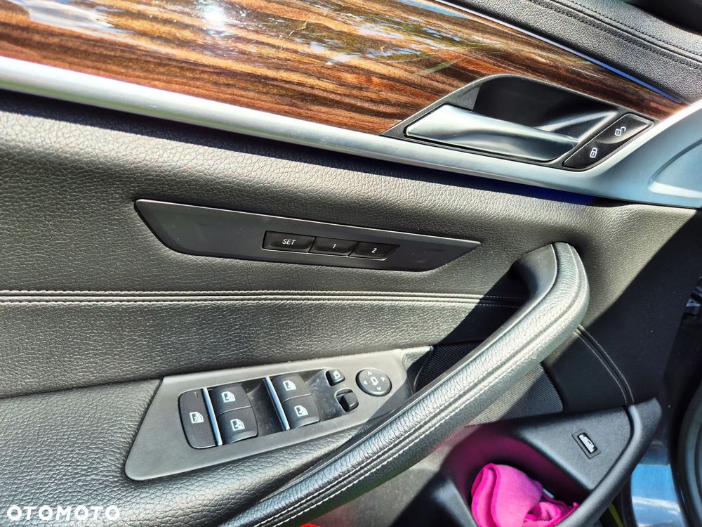 BMW Seria 5 520d xDrive Luxury Line - 9