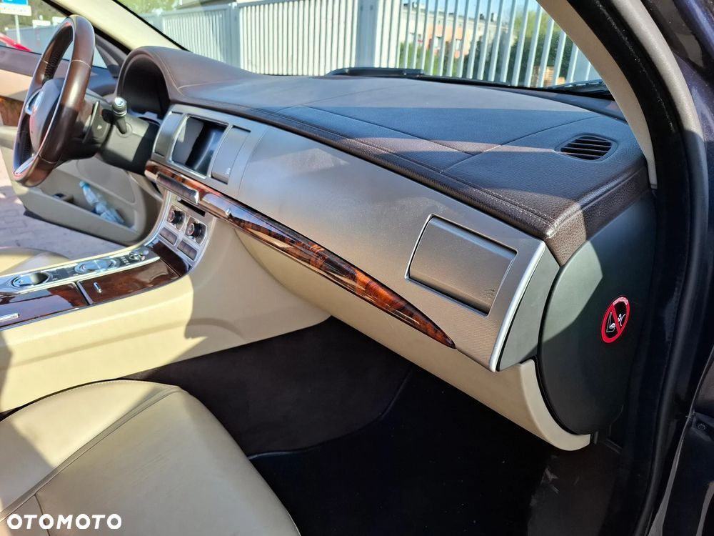 Jaguar XF 3.0 V6 D Premium Luxury - 23