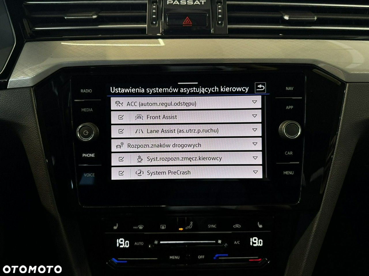 Volkswagen Passat - 19