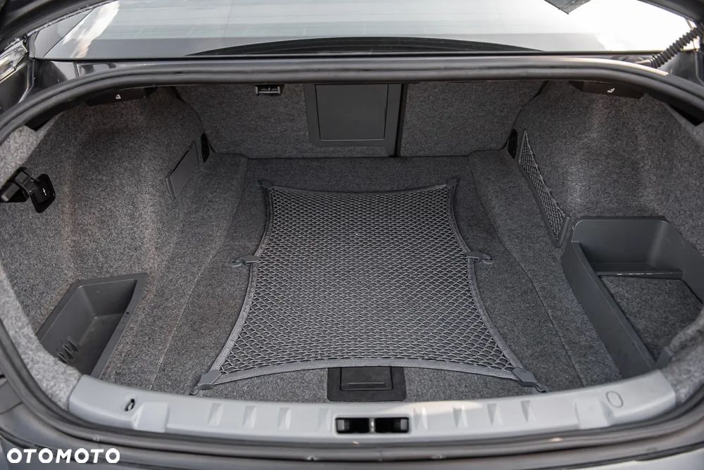 BMW Seria 3 325i - 25