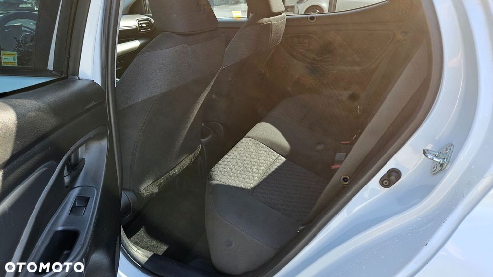 Toyota Yaris 1.5 Comfort - 11