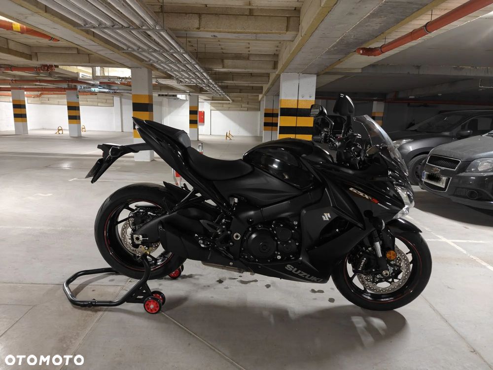 Suzuki GSX 1000 - 11