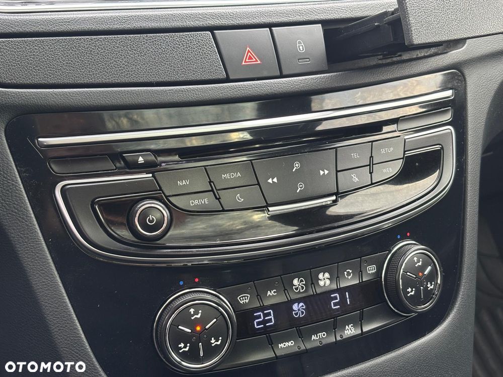 Peugeot 508 RXH 2.0 HDi HYbrid4 - 28