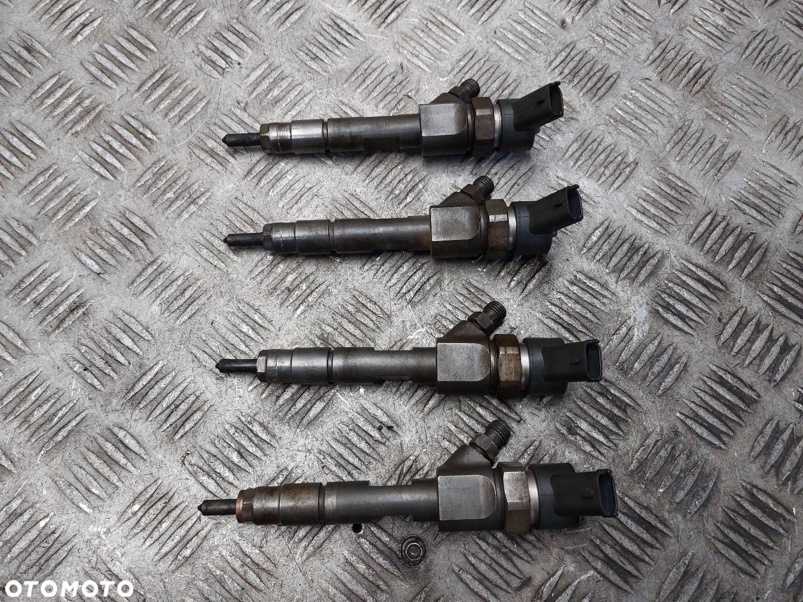 WTRYSK WTRYSKIWACZ KOMPLET VOLVO V40 I LIFT 1.9 DI  8200238528 - 1