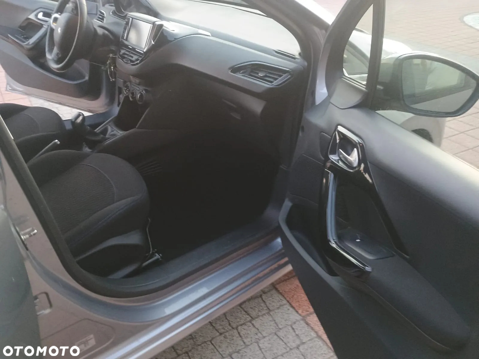 Peugeot 208 - 23