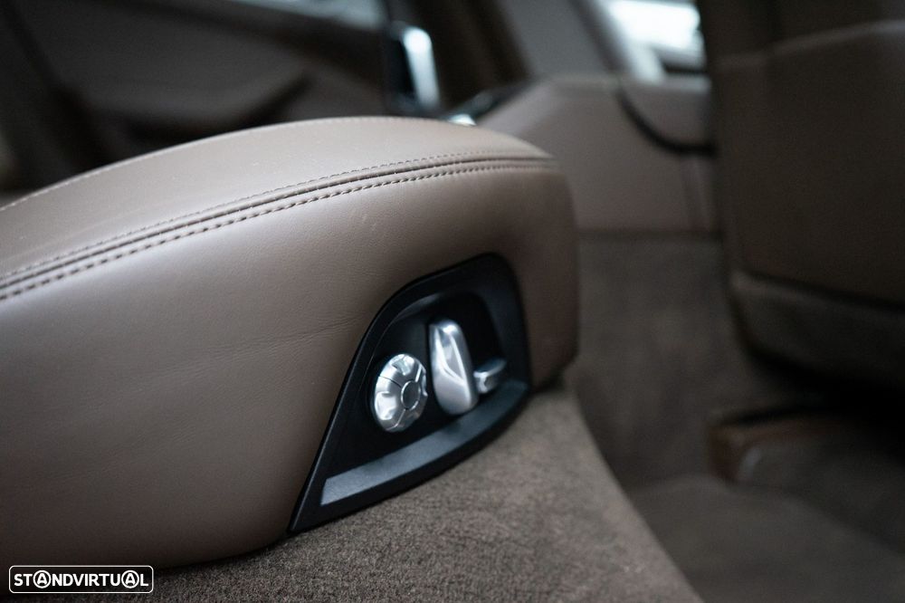 Porsche Panamera Sport Turismo 4 E-Hybrid - 54