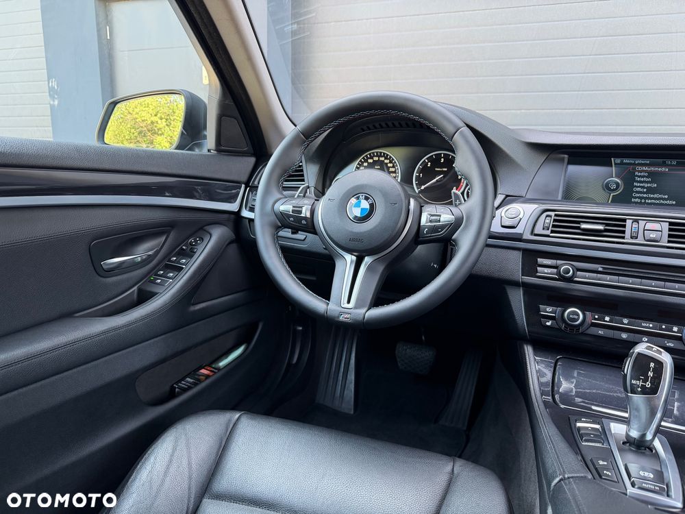 BMW Seria 5 525d xDrive - 12
