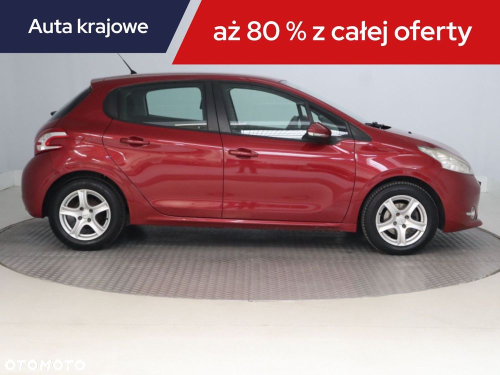 Peugeot 208 - 8