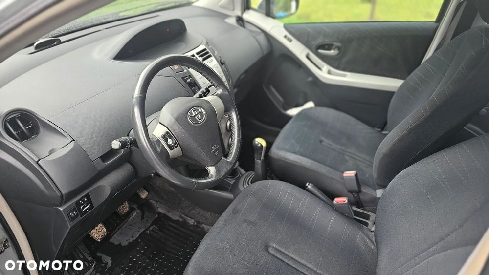 Toyota Yaris 1.3 Sol - 17