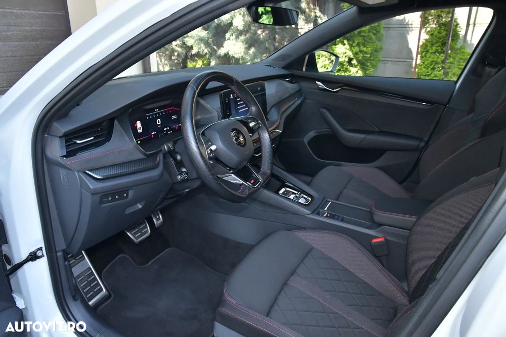 Skoda Octavia 2.0 TSI DSG RS - 11