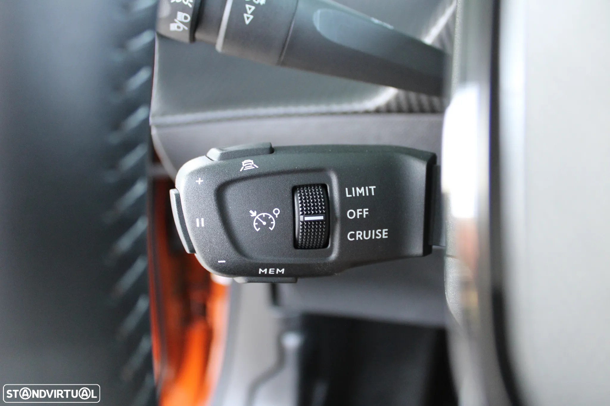 Peugeot 2008 1.2 PureTech Allure Pack - 16