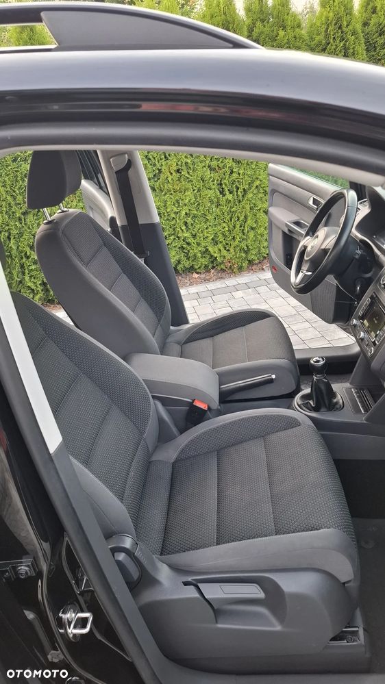 Volkswagen Touran - 37