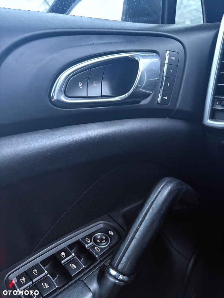 Porsche Cayenne Platinum Edition - 2