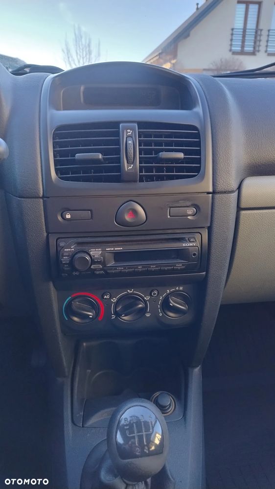 Renault Clio 1.2 16V Confort Authentique - 22