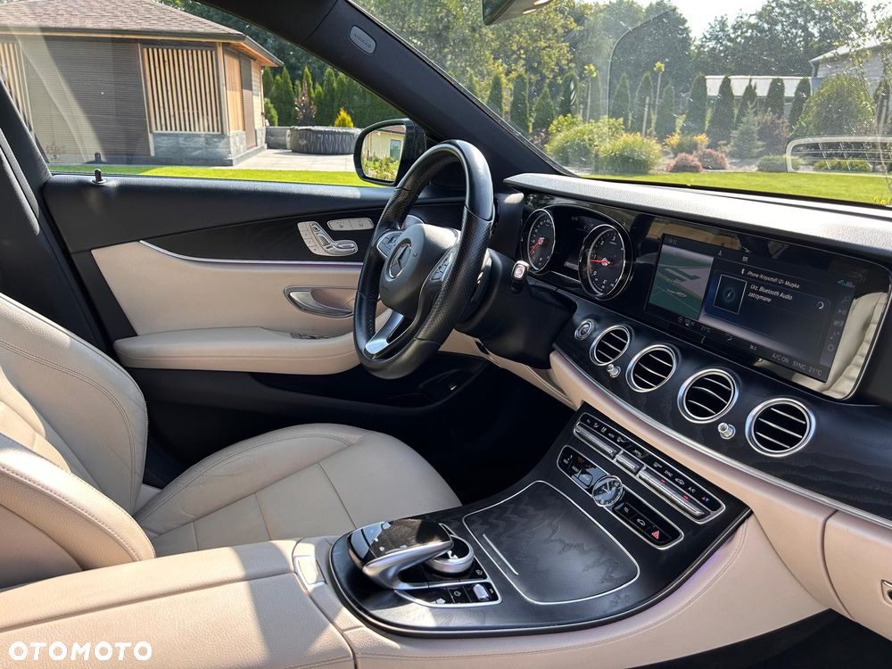 Mercedes-Benz Klasa E 220 d 4-Matic 9G-TRONIC - 13