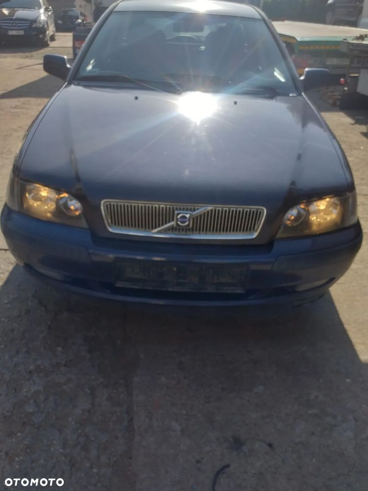 Auto na części - Volvo v40 diesel Silnik Skrzynia Drzwi Maska Klapa Błotnik Zderzak Lampa Szyba Klamka Lusterko Deska Kokpit - 1