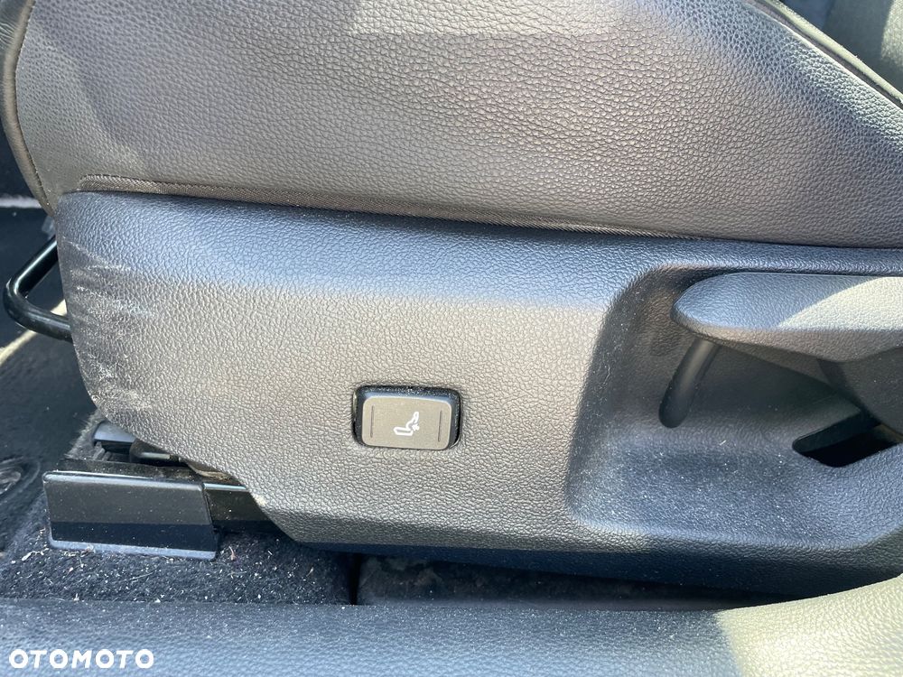Toyota Corolla 2.0 Hybrid Executive - 17