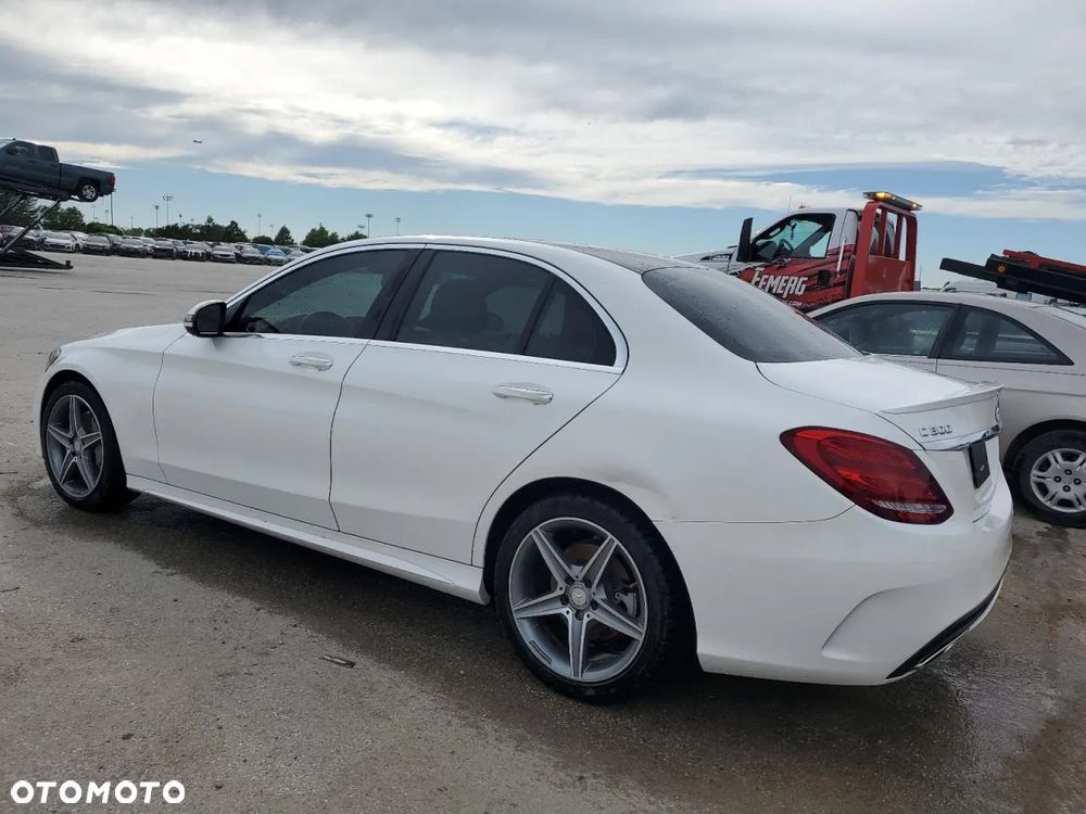 Mercedes-Benz Klasa C 300 7G-TRONIC AMG Line - 3