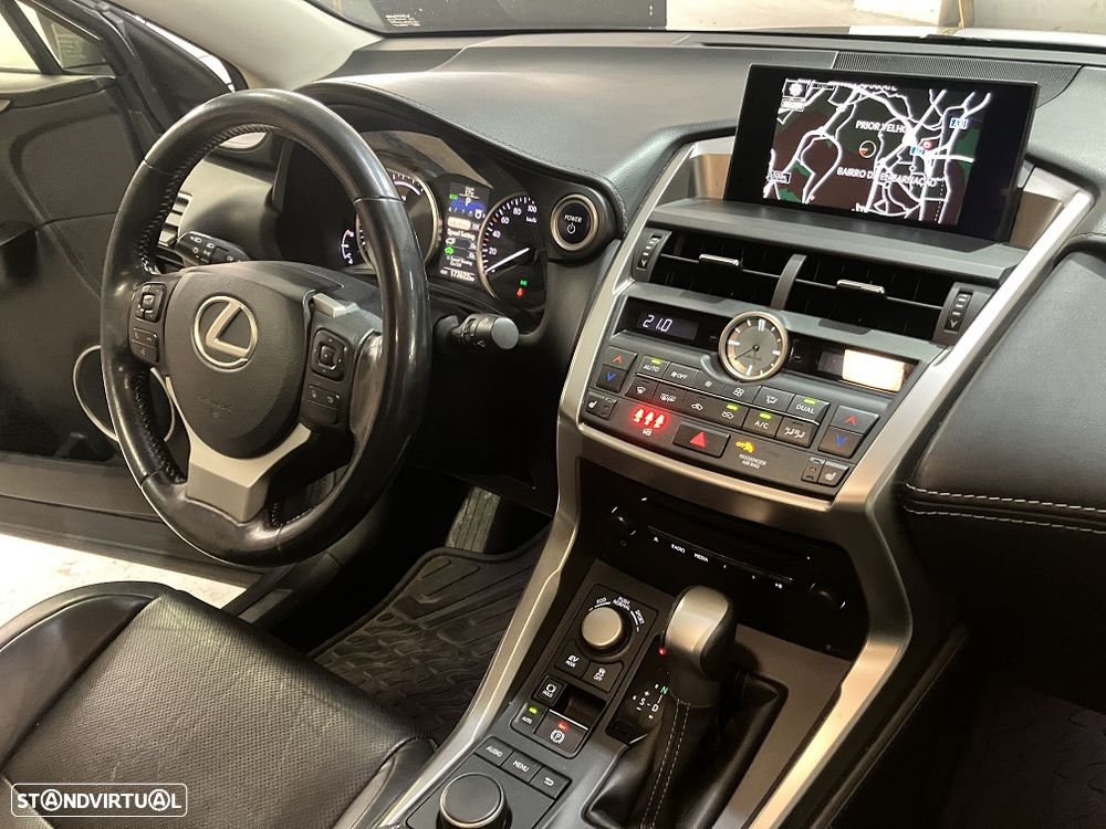 Lexus NX 300h Executive Plus - 25