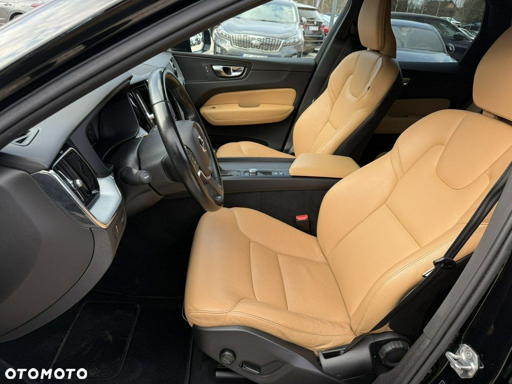 Volvo XC 60 D4 AWD Momentum - 23