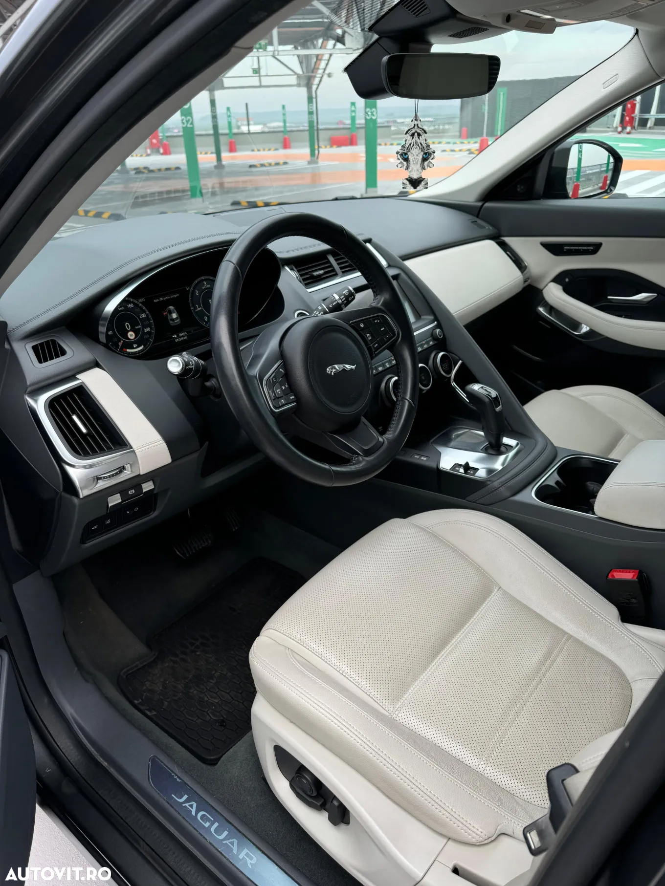 Jaguar E-Pace D150 AWD SE - 27