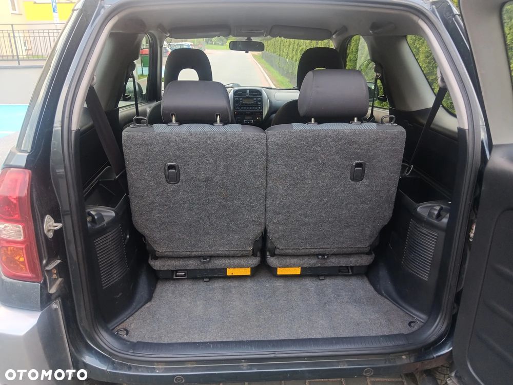 Toyota RAV4 D-4D 4x4 - 13